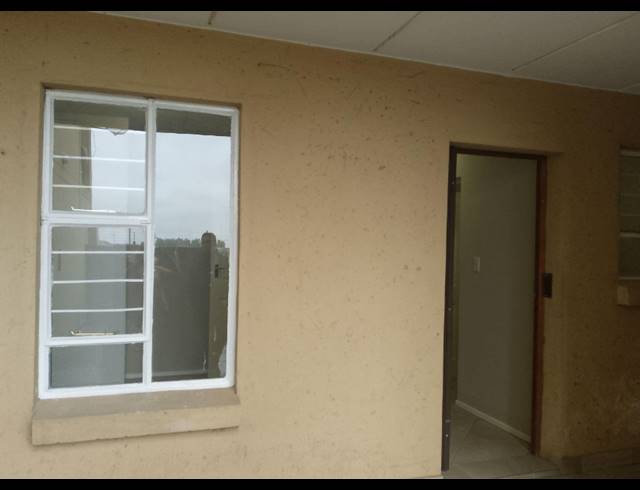 2 BEDROOM TOWNHOUSE FOR SALE IN ALBERTSDAL